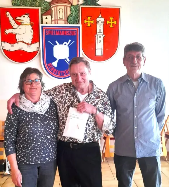 Ehrungen beim Spielmannszug Herbertshofen (von links): Elisabeth Wieser, Jonny Hammel und Vorsitzender Peter Stöckner. | Foto: Peter Heider