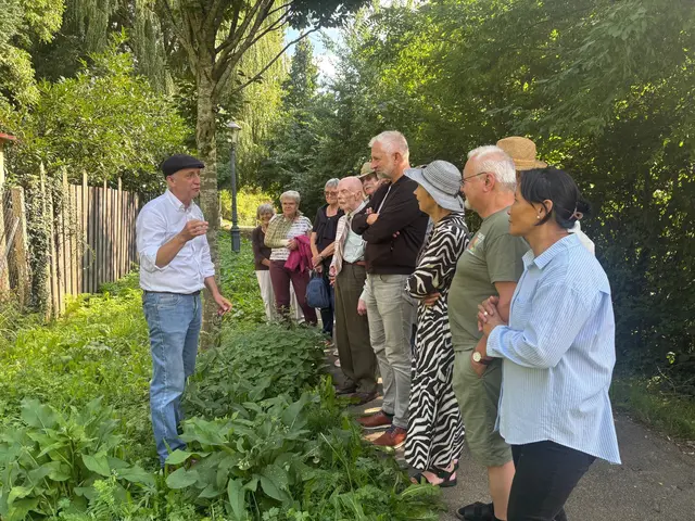 Auch eine Kräuterwanderung durch die Friedberger Altstadt stand auf dem Programm. Dieses Jahr lädt Vorstandsmitglied Armin Rabl zu einer exklusiven Stadtführung ein