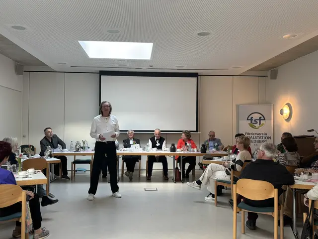 Kassier Thomas Radlmayr erläutert die Bilanz des gemeinnützigen Vereins