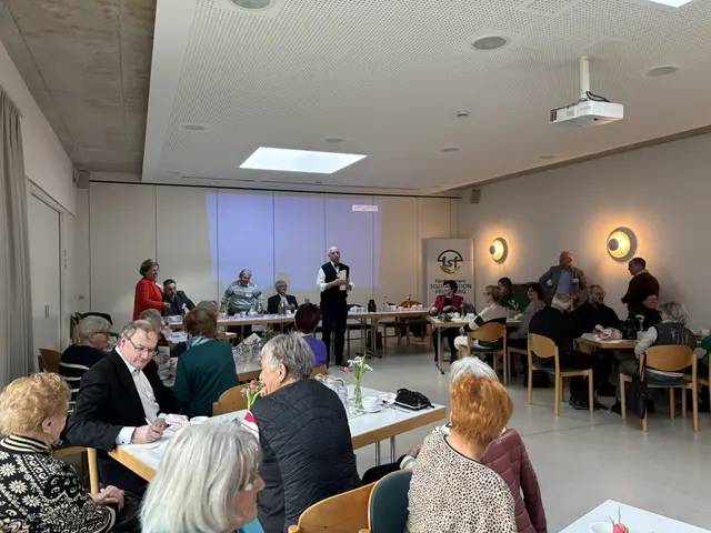 Vorsitzender Dr. Hannes Proeller dankt den Mitgliedern des Fördervereins für ihre Beiträge und Spenden