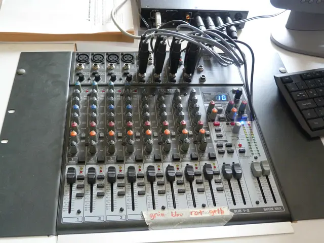 Ein Mischpult wie es in den meisten Radiosendern verwendet wird. | Foto: Dr. Alexander Hölzle
