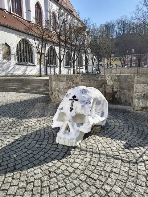 Oster-Aktion im Jahr 2026 in der Landsberger Ludwigstraße am Brunnen (I Karfreitag) | Foto: Archiv des Vereins „TagundnachtLL e. V.“