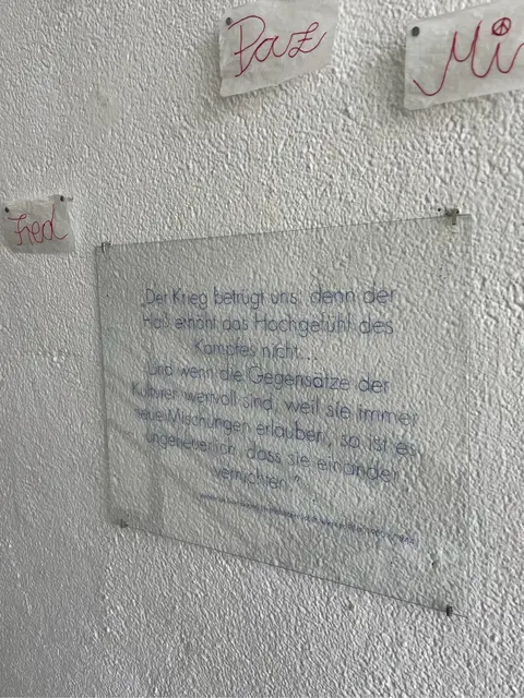 Zahlreiche Exponate im Treppenaufgang laden zu Entdecken ein. | Foto: Andreas Ingramm, AIRL-Lab KKRR