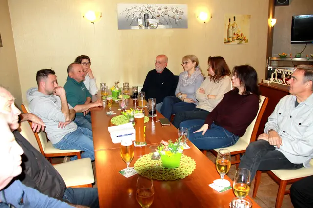 Foto: Blick zu den Besuchern des Stammtisches