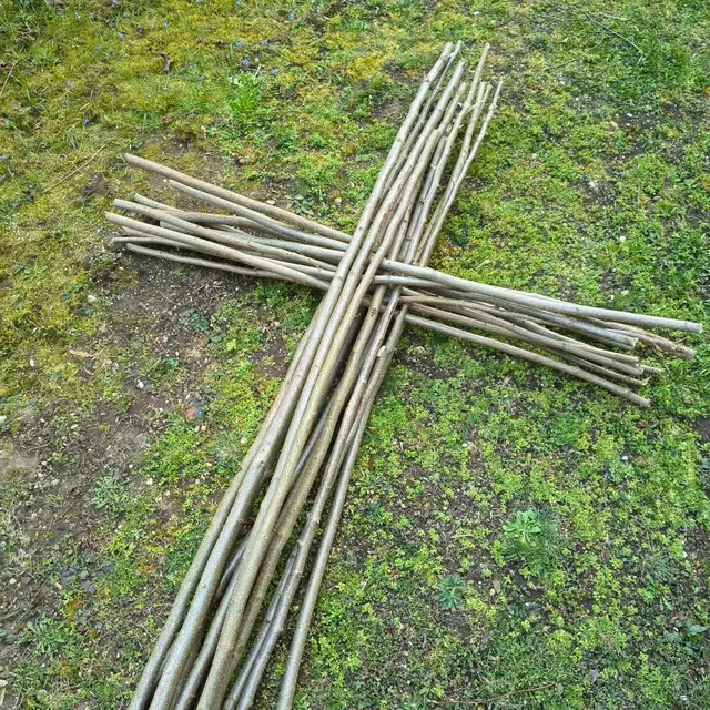 Entwicklungs-Schritte für die Oster-Aktion im Jahr 2026: Material für das Kreuz  | Foto: Archiv des Vereins „TagundnachtLL e. V.“
