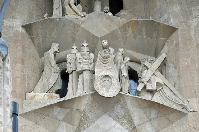 Barcelona: Sagrada Familia- Veronika reicht Jesus das Schweißtuch (Kreuzweg)