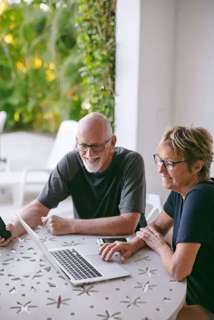 Alternative, nicht börsengehandelte Anlagen sollten auch das Portfolio privater Anlegerinnen und Anleger ergänzen.
 | Foto: djd-k/Allianz/Rob and Julia Campbell - stock.adobe.com