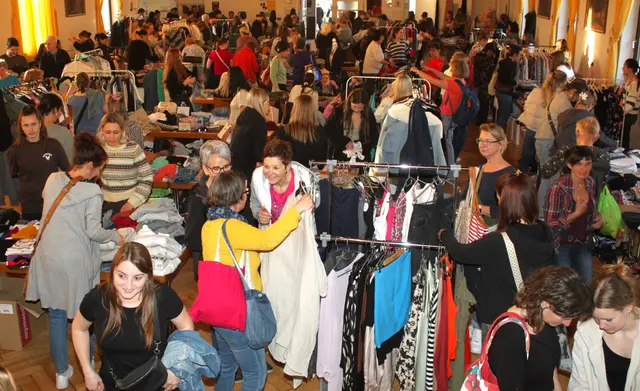 Zu ihrem 9. Ladies- und Mädelsflohmarkt lädt die Meitinger Frauen Union in die Dr.-Max-Josef-Metzger-Halle ein und freut sich – wie bereits bei den vergangenen Veranstaltungen – wieder auf großen Besucherandrang. | Foto: Peter Heider