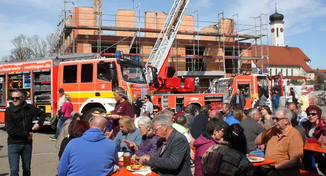 Die Freiwillige Feuerwehr präsentierte ihre Fahrzeuge und Gerätschaften beim Tag der offenen Tür. | Foto: Peter Heider