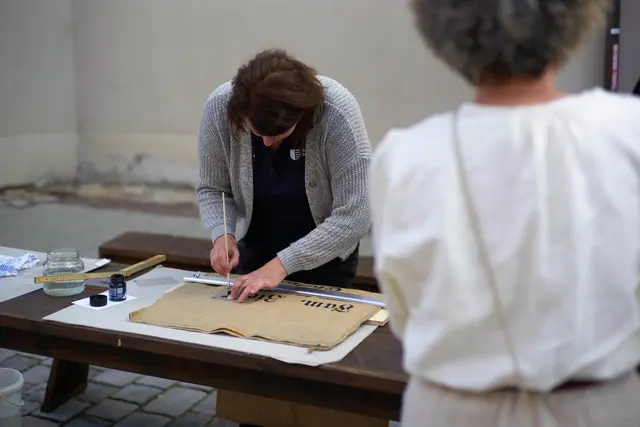 Interessierte erfahren, wie Säcke bedruckt werden. | Foto: Matthias Meyer