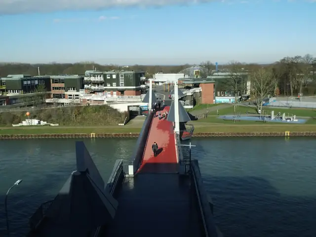 Hochstadenbrücke für Fuß- und Radfahrer über den Wesel-Datteln-Kanal in Dorsten | Foto: Siegmund Walter, 04.02.2024, 12:48 Uhr