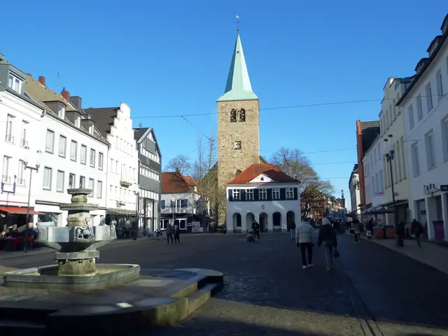 Innenstadt Dorsten, mittig im Bildhintergrund das alte Rathaus und die St.-Agatha-Kirche | Foto: Siegmund Walter, 04.02.2026, 14:06 Uhr