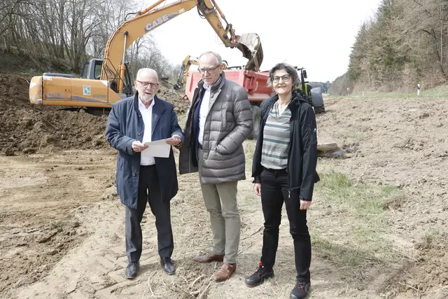 Baubesprechung mit Ing. Ruppert Mayr, Bianca Eiglmeier (Bauamt) und Klaus Habermann in Griesbeckerzell  | Foto: Erich Echter