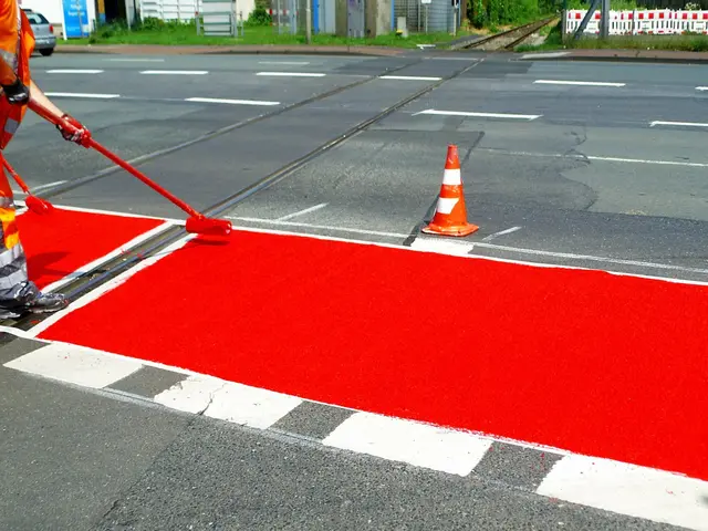 Straßenmarkierung für den Radverkehr. Straßenmarkierungsmaterial Reibeplastik 2K NO / UN 1263
Wesel, Reeser Landstraße, Kreuzungsbereich ORLEN Tankstelle ⛽ | Foto: Siegmund Walter, 24.06.2024, 14:25 Uhr