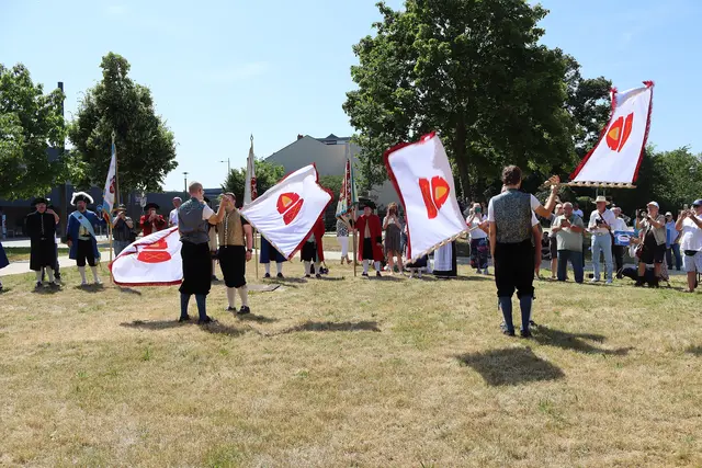 Beim Sonnen, Fahnen schwenken