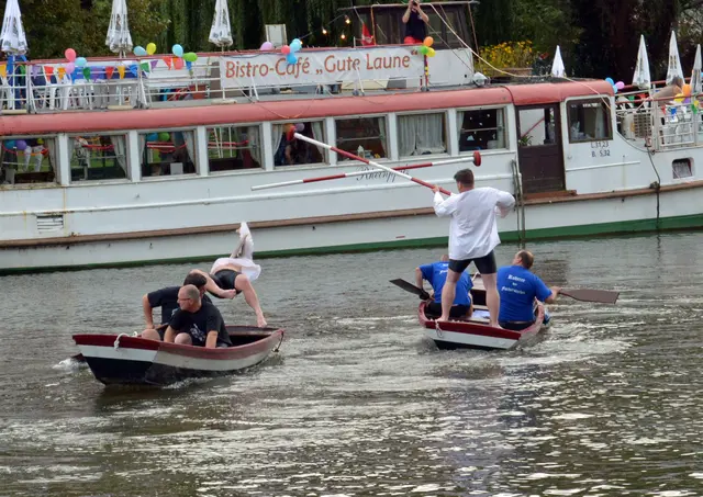 beim Fischerstehen, im Amselgrund, auf der Saale, 2014