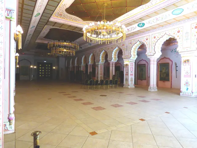 Prunksaal des Maharadscha im Dschungelpalast. Hier kann man auch Hochzeiten feiern oder der Verein der Tierfreunde hat hier seine Mitgliederversammlungen.
