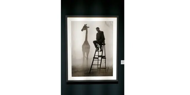 Titel: Richard und Sky von Fotograf Nick Brandt

Von Fotografie Ausstellung  The Day May Break von Fotografen Nick Brandt. In der städtischen Galerie Iserlohn. In MyHeimat.