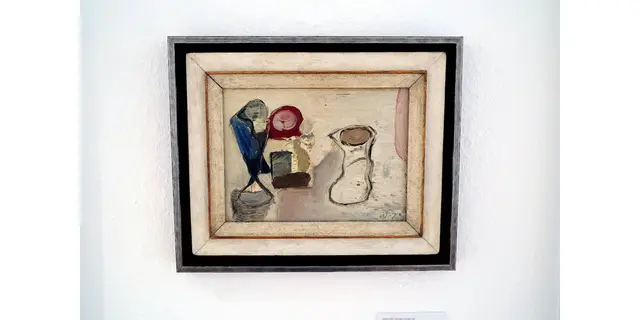 Titel: Komposition mit Krug  von Malerin Irmgart Wessel-Zumloh
Bild aus Artikel: „Malerei Ausstellung. Irmgart Wessel-Zumloh und Wilhelm Wessel – Ölbilder – neue Ausstellung im Kunstverein Villa Wessel in Iserlohn.“ in Myheimat.
