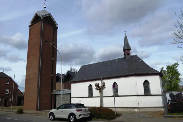 Die Nikolauskirche in der Wevelinghovener Straße.