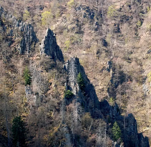 Dabei ergeben sich immer wieder schöne Anblicke auf markante Felsformationen. | Foto: Kurt Wolter