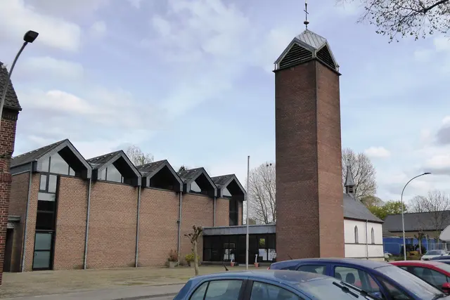 Die Nikolauskirche in der Wevelinghovener Straße.