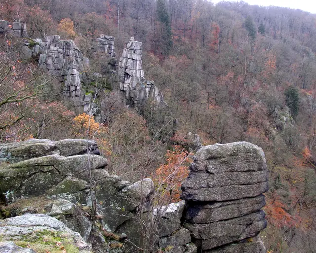 Vorbei geht es an den "Siebenbrüderfelsen", die auch eine schöne Sage zu bieten haben. | Foto: Kurt Wolter