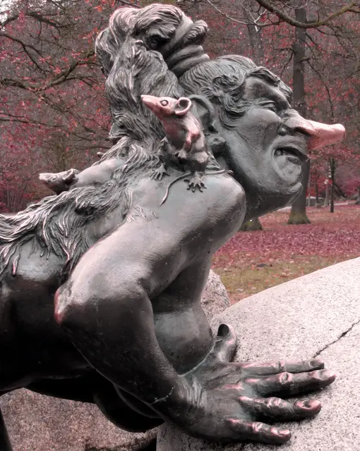 Natürlich sind es die Hexen, die sich am 30. April am Hexentanzplatz sammeln und auf ihren Besen, Stecken und Mistgabeln über Berg und Tal durch die Lüfte zum Brocken hinüberreiten. | Foto: Kurt Wolter