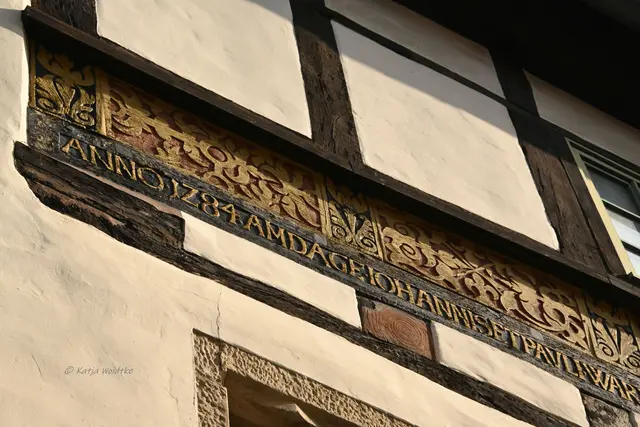 Hameln entdecken (Foto: Katja Woidtke)

Quer durch die Osterstraße in Hameln - Inschrift zur Rattenfänger-Sage | Foto: Katja Woidtke