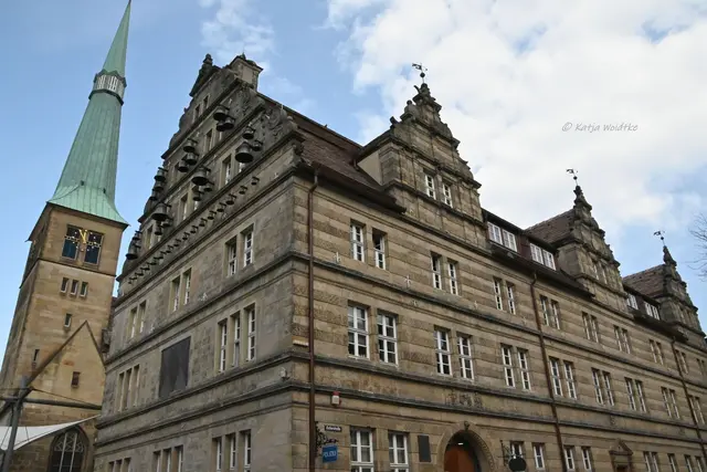 Hameln entdecken (Foto: Katja Woidtke)

Quer durch die Osterstraße in Hameln - Hochzeitshaus mit Glockenspiel | Foto: Katja Woidtke