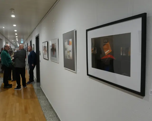 Die Ausstellung „Grafik“ mit Werken von Eugen Kéri ist noch bis zum 10. Juni 2026 im Rathaus Gersthofen zu sehen. | Foto: Stadt Gersthofen (Kai Schwarz)