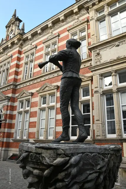 Hameln entdecken (Foto: Katja Woidtke)

Quer durch die Osterstraße in Hameln - Rattenfängerbrunnen | Foto: Katja Woidtke