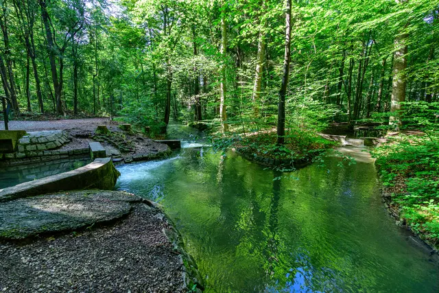 Ablass am oberen Anger im Siebentischwald in Augsburg | Foto:  ARochau – stock.adobe.com