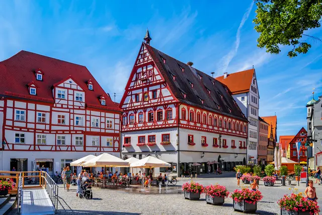 Marktplatz in Nördlingen | Foto: Sina Ettmer – stock.adobe.com