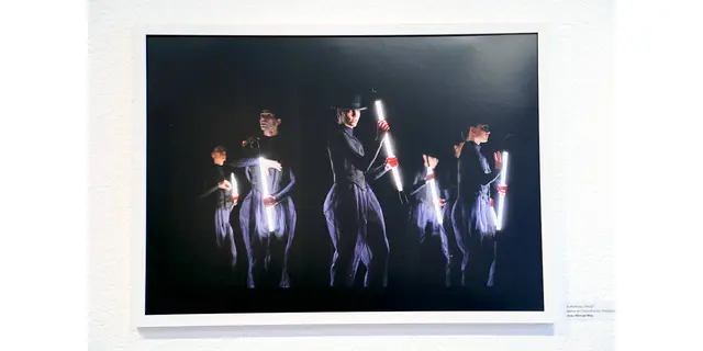Titel: Aufführung „Charly“. Ballett des Staatstheater Augsburg, Foto: Michael May

Bild aus Artikel: „Fotografie Ausstellung – Tanz. Tanzmomente 2.0 – Fotografie – Ausstellung im Parktheater Iserlohn“ in Myheimat.