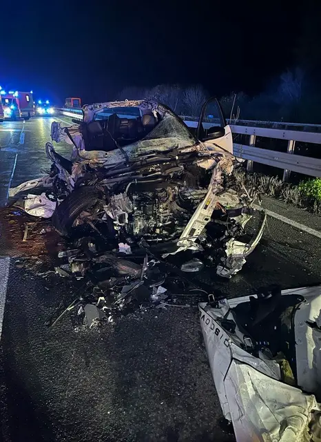 Bilder Polizei Bielefeld / Schwerer Unfall nach Sekundenschlaf auf der A 44