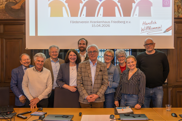 Mitgliederversammlung des Förderverein Krankenhaus Friedberg e.V. Bei den Neuwahlen wurde die gesamte Vorstandschaft wiedergewählt
Im Bild v.l.: Franz Reißner (Beisitzer), Dr. Norbert Schneider (Beisitzer), Joachim Maas (Schatzmeister), Petra Goger (Rechnungsprüferin),  Dr. Niklas Haller (Beisitzer), Dr. Peter Bergmair (Vorsitzender), Margit Lucchesi (Schriftführerin), Brigitte Dannhäuser-Lehmann (Stellvertr. Vositzende), Daniela Scherrüble (Verbindung Krankenhaus), Dr. Holger Haak (Vertretung der Ärzteschaft) - nicht im Bild: Richard Scharold (Beisitzer) | Foto: FSeventfoto