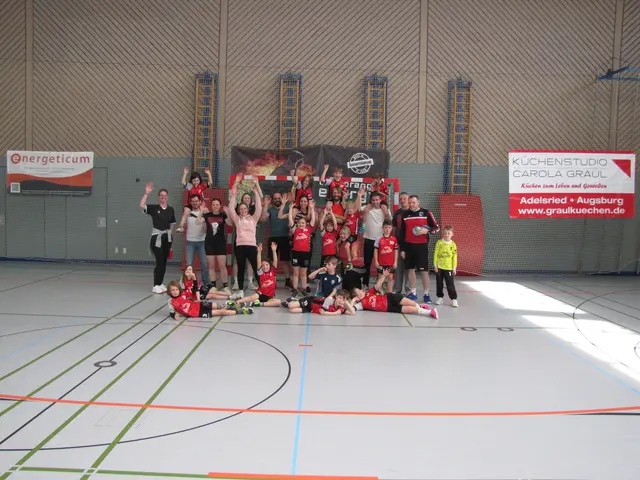 Die Minis fordern ihre Eltern zum Spitzenspiel heraus.