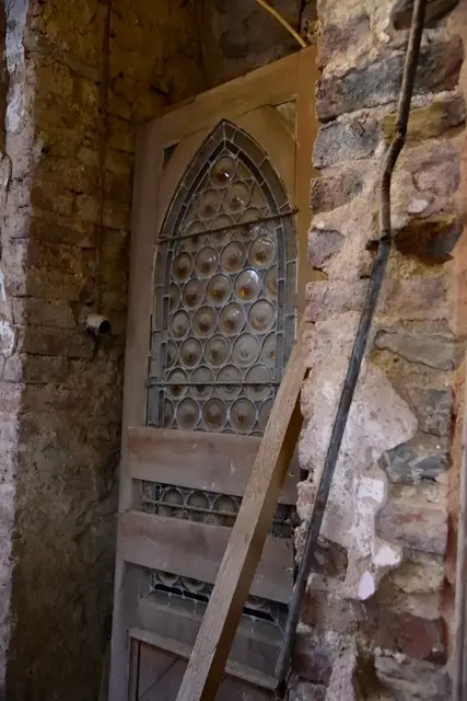 Eine der noch erhaltenen Innentüren.