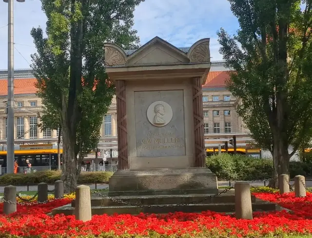 Denkmal für den Erschaffer des Parks | Foto: Astrid Günther