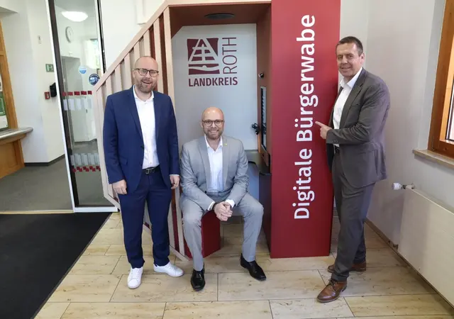 (v.l.n.r.): Felix Locke, Dr. Fabian Mehring, Ben Schwarz | Foto: Bayerisches Staatsministerium für Digitales