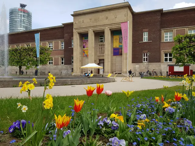 Der Frühling blüht nicht nur vor dem Kunstpalast, auch im Kunstpalast blüht und grünt es. 