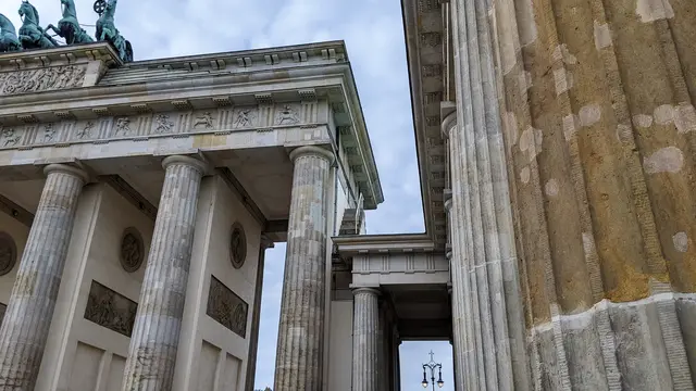Die Treppe am Brandenburger Tor zum geheimen Raum.