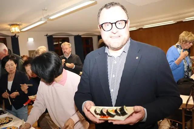 Matthias Fink genoss die Sushi | Foto: Marianne Stenglein