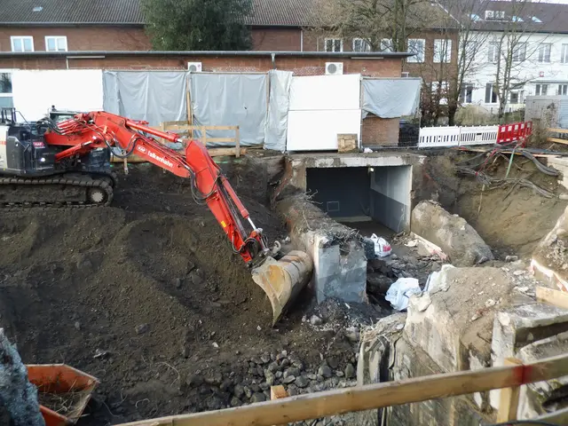 Baustelle Weseler Bahnhof. Abriss der Personenunterführung (zirka hälftiger Teil der Unterführung), die zu den Gleisen führte. | Foto: Siegmund Walter, 14.01.2026, 13:48