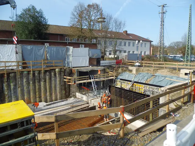 Baustelle Weseler Bahnhof. Schalungserstellung für neue Personenunterführung (Teilstück) | Foto: Siegmund Walter, 26.02.2026, 13:05 Uhr