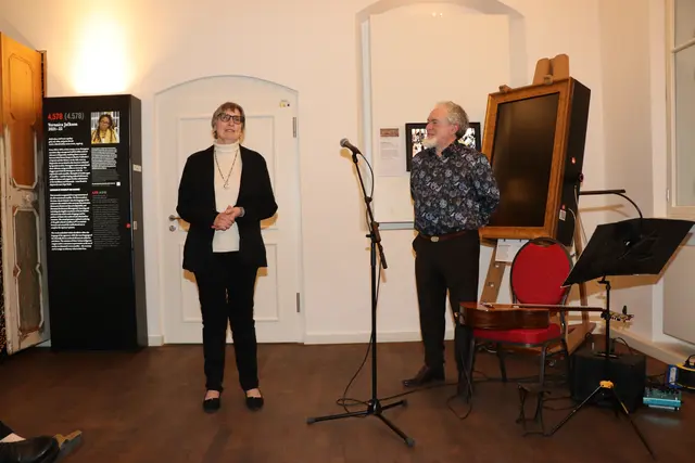 Vizepräsidentin Heike Abend-Sadeh,  Luis Borda – Gitarrist, Komponist und musikalischer Grenzgänger | Foto: Marianne Stenglein