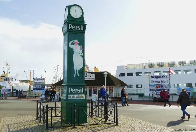 Ach ja, die gute alte Persil-Uhr steht auch immer noch an ihrem angestammten Platz | Foto: ©Rainer Bresslein - Wattenscheid