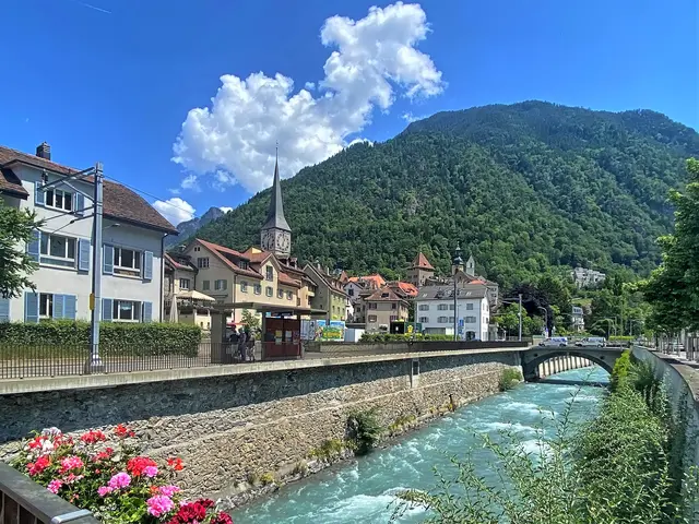 Start in Chur. Die Stadt liegt an der Plessur. Der Fluss mündet in den Alpenrhein. | Foto: copyright Margot Klütsch