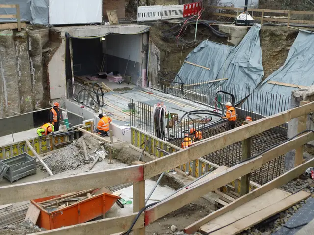 Baustelle Weseler Bahnhof. Schalungserstellung für neue Personenunterführung (Teilstück) | Foto: Siegmund Walter, 14.02.2026, 10:53 Uhr